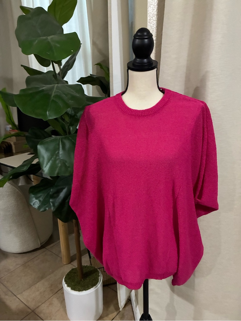 Women’s Crewneck Knit Top in Fuchsia